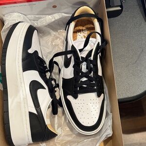 Nike Women's Black and White Sneakers